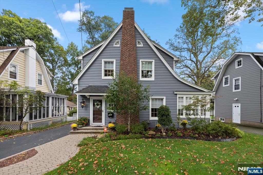 $800,000 Colonial