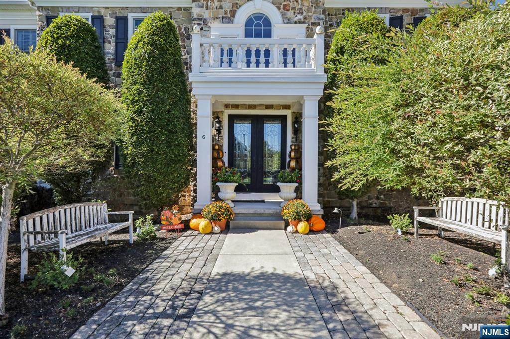 Homes for sale in Franklin Lakes, NJ | 6 Northwood Dr, Franklin Lakes, NJ 07417 | MLS# 25035952