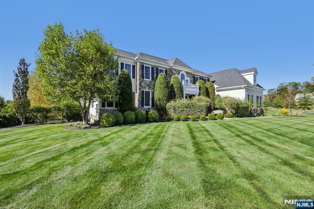 Homes for sale in Franklin Lakes, NJ | 6 Northwood Dr, Franklin Lakes, NJ 07417 | MLS# 25035952