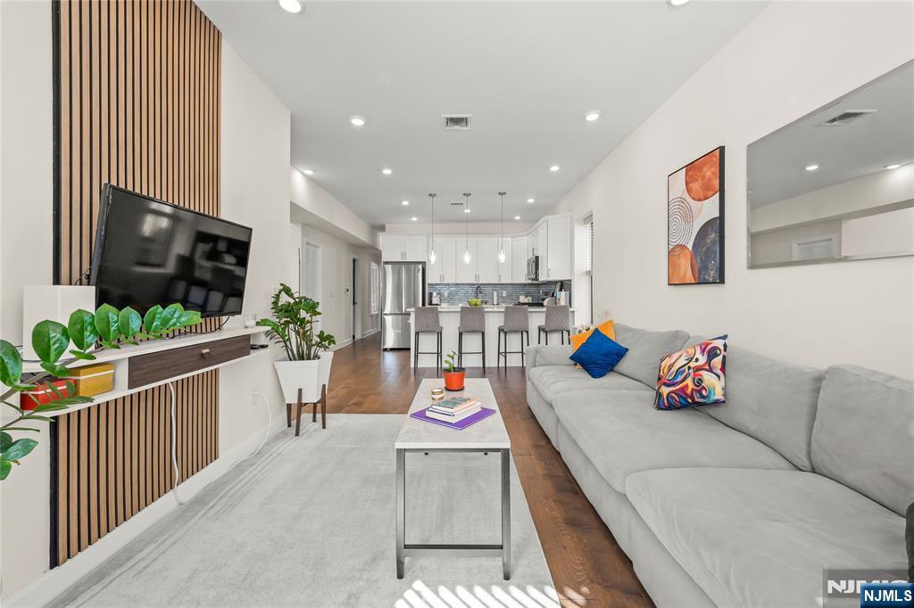 $639,000 Condo