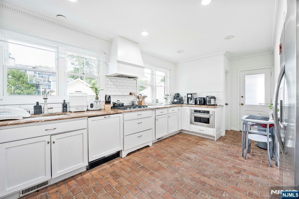 Homes for sale in Elizabeth, NJ | 17-21 Barnard Pl, Elizabeth, NJ 07208 | MLS# 25035988