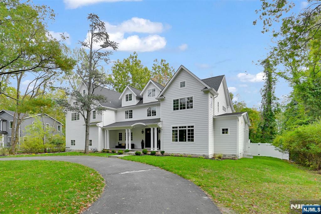 $2,788,000 Colonial