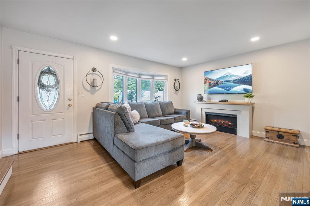 Homes for sale in Wayne, NJ | 8 Ridge Pl, Wayne, NJ 07470 | MLS# 25036092