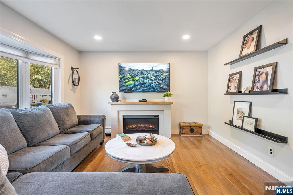 Homes for sale in Wayne, NJ | 8 Ridge Pl, Wayne, NJ 07470 | MLS# 25036092