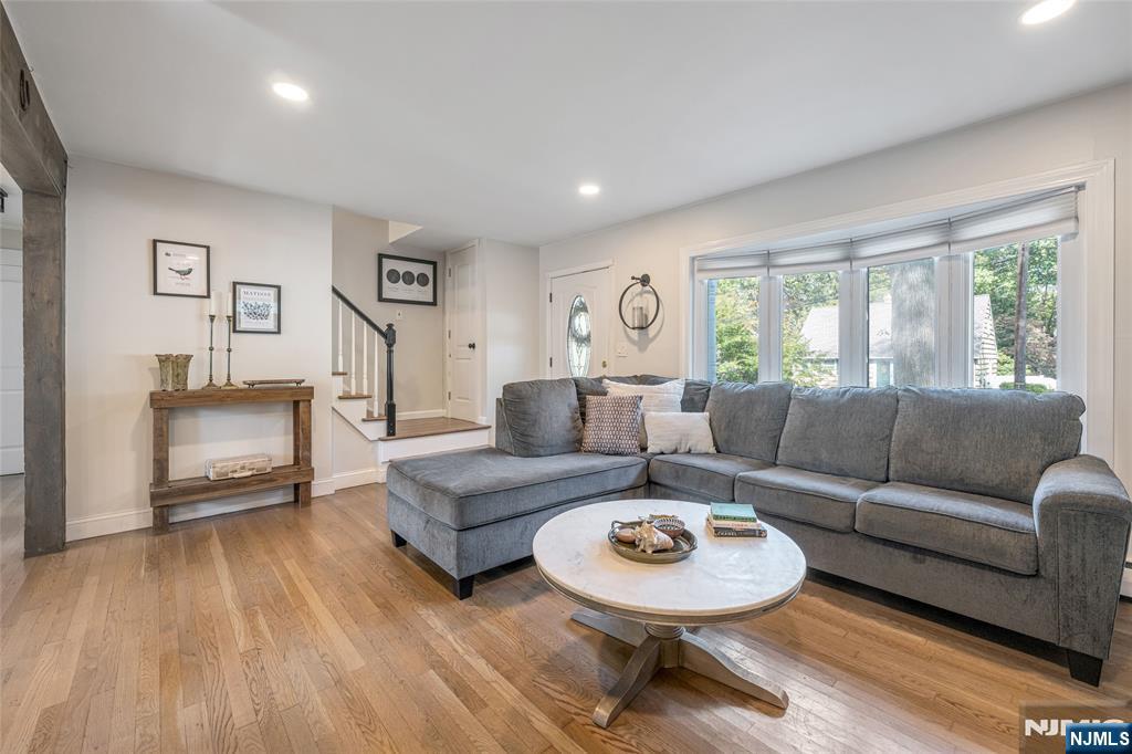 Homes for sale in Wayne, NJ | 8 Ridge Pl, Wayne, NJ 07470 | MLS# 25036092