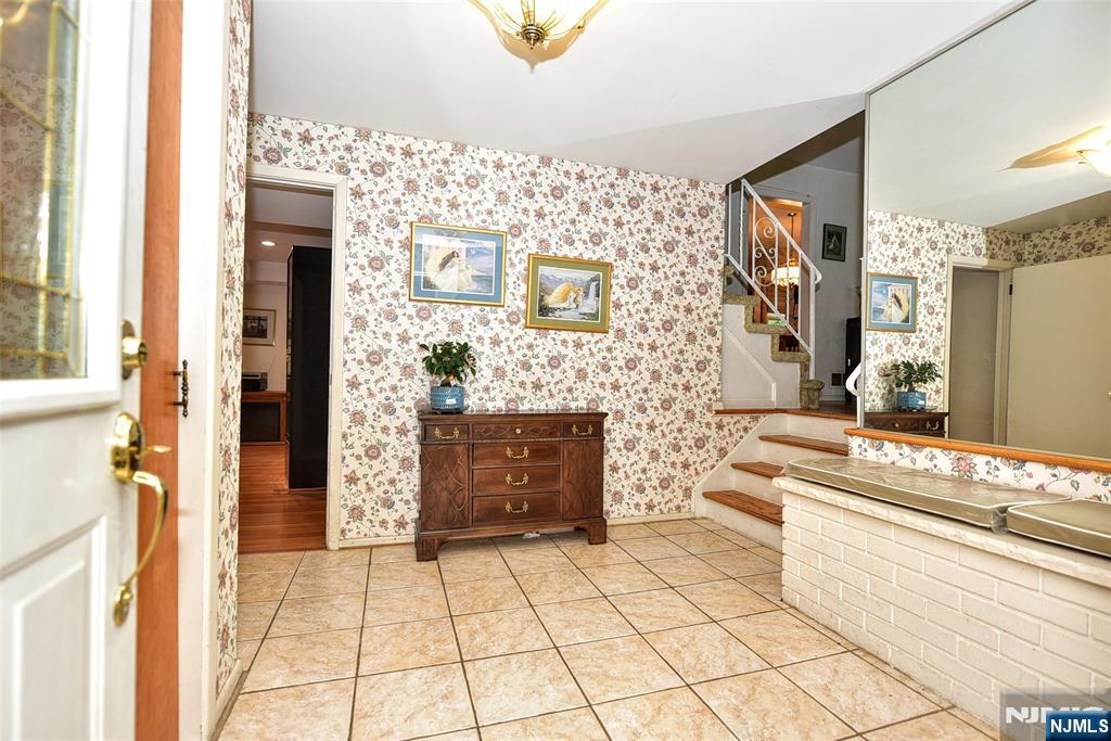 Homes for sale in Wayne, NJ | 63 Eleron Pl, Wayne, NJ 07470 | MLS# 25036164