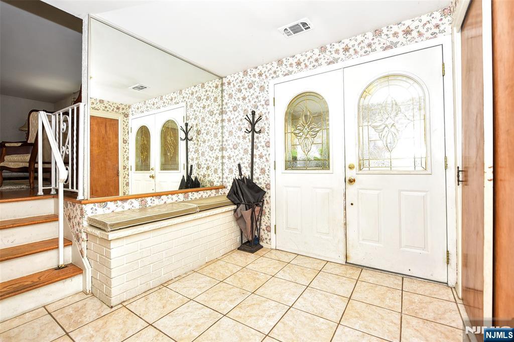 Homes for sale in Wayne, NJ | 63 Eleron Pl, Wayne, NJ 07470 | MLS# 25036164