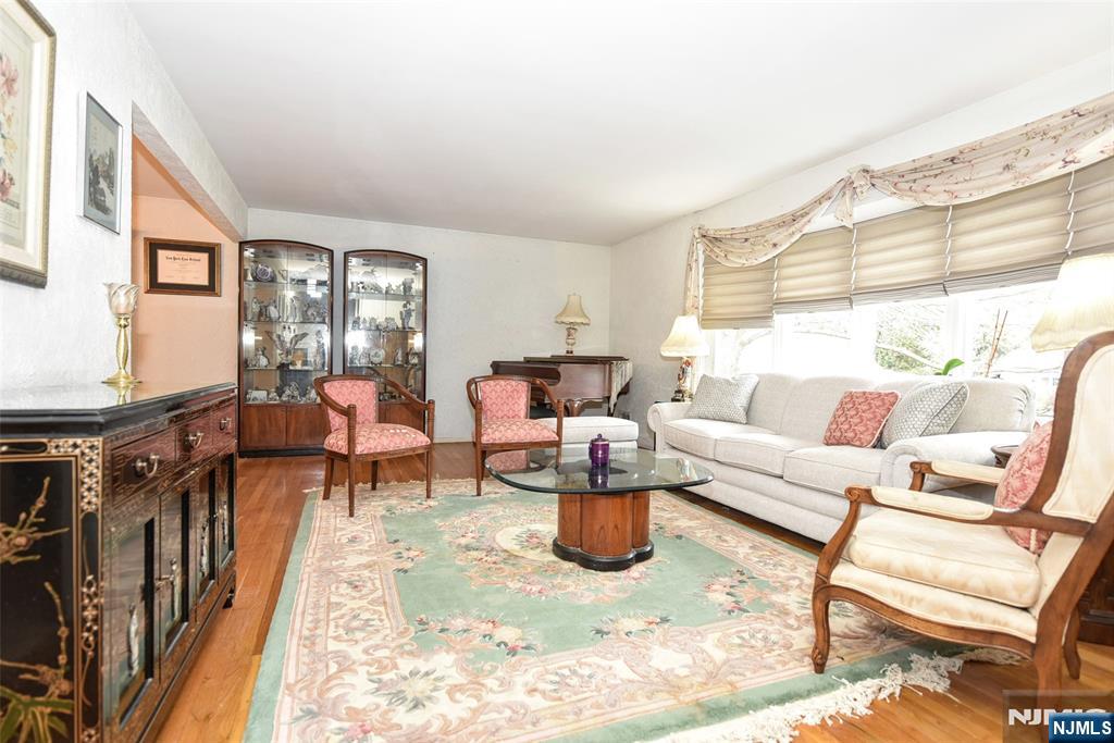 Homes for sale in Wayne, NJ | 63 Eleron Pl, Wayne, NJ 07470 | MLS# 25036164