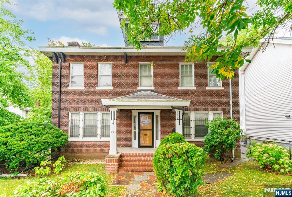 $390,000 Colonial