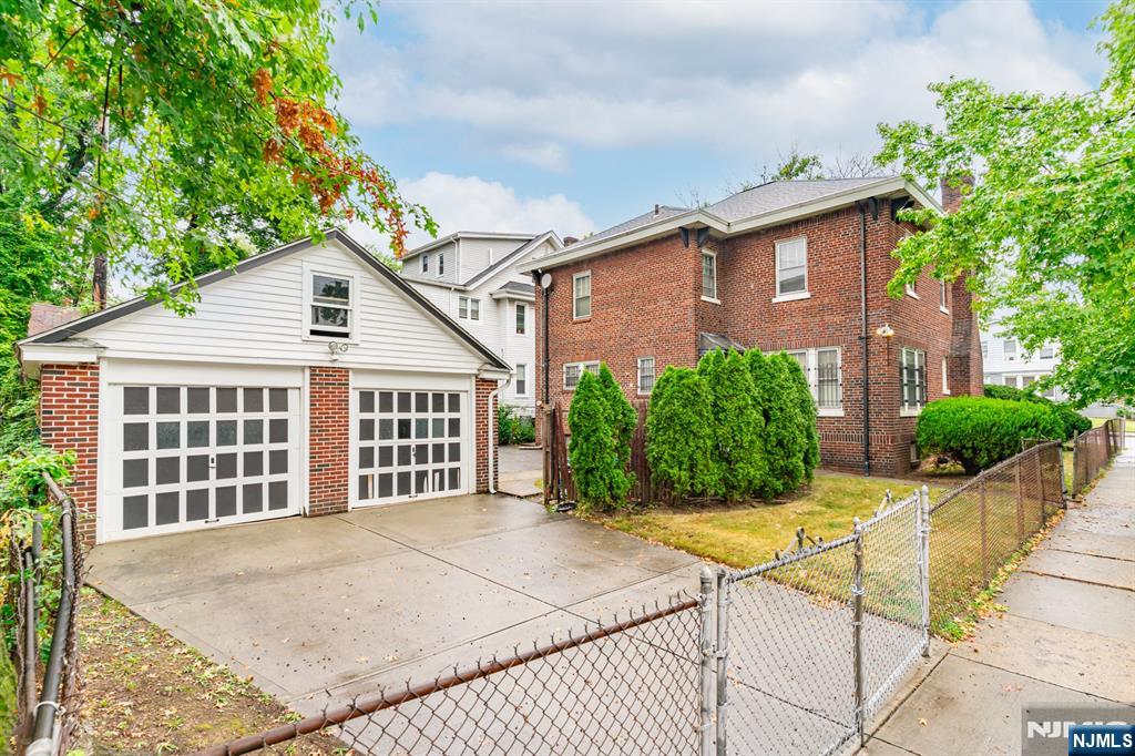 Homes for sale in Newark, NJ | 124 Vassar Ave, Newark, NJ 07112 | MLS# 25036187