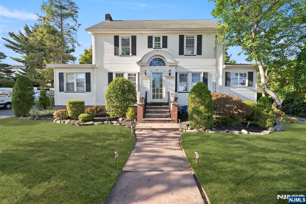 $1,100,000 Colonial