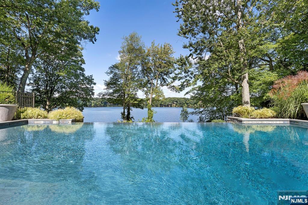 Homes for sale in Franklin Lakes, NJ | 907 Scioto Dr, Franklin Lakes, NJ 07417 | MLS# 25036277