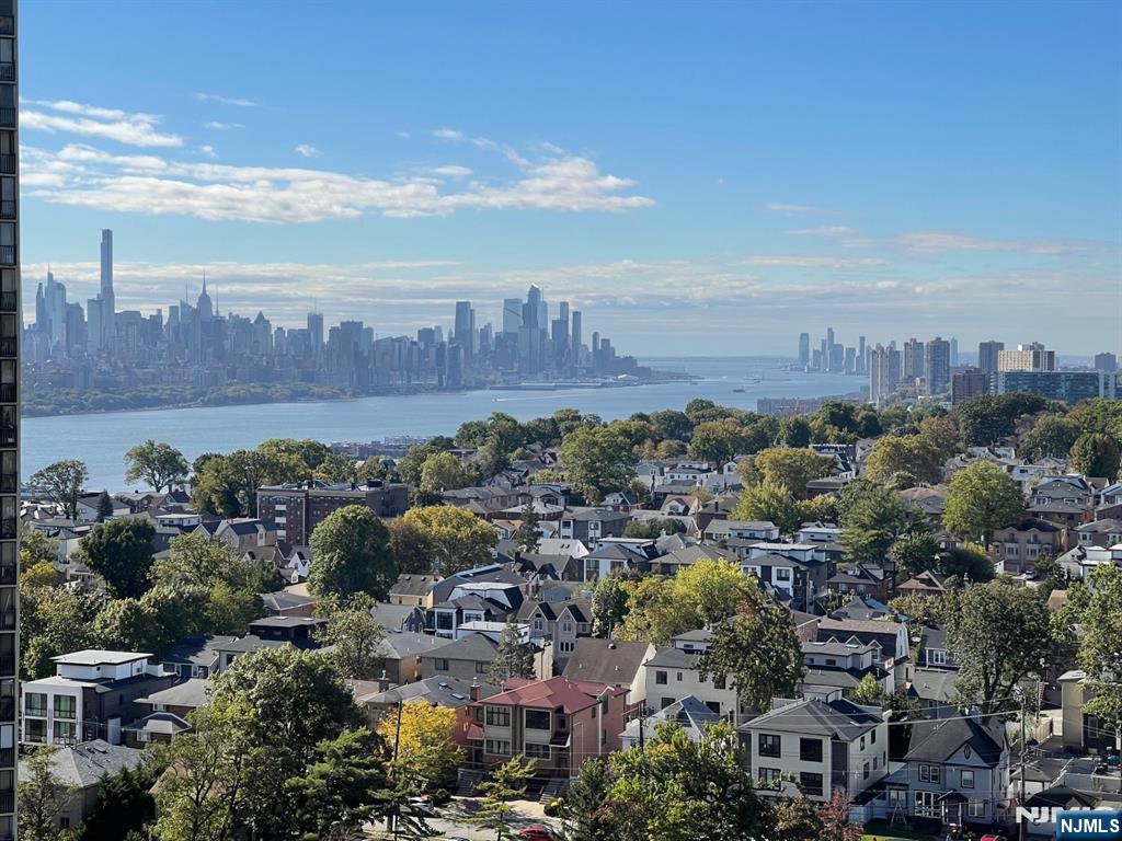 Homes for sale in Cliffside Park, NJ | 300 Winston Dr #1820, Cliffside Park, NJ 07010 | MLS# 25036431