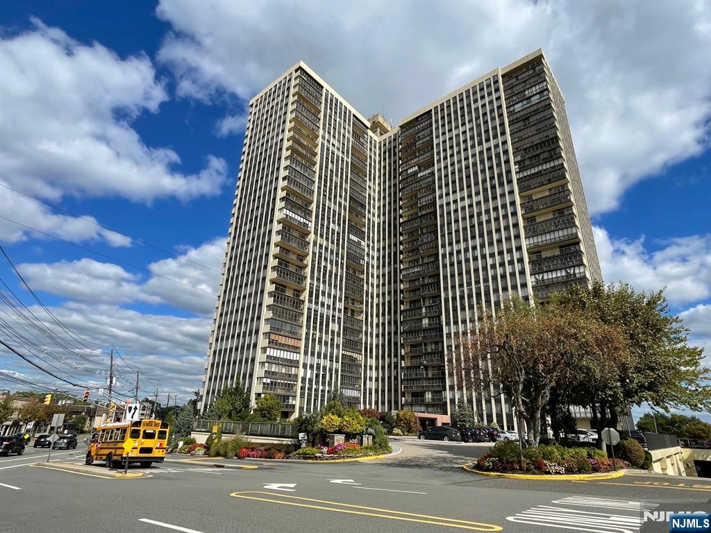 Homes for sale in Cliffside Park, NJ | 300 Winston Dr #1820, Cliffside Park, NJ 07010 | MLS# 25036431