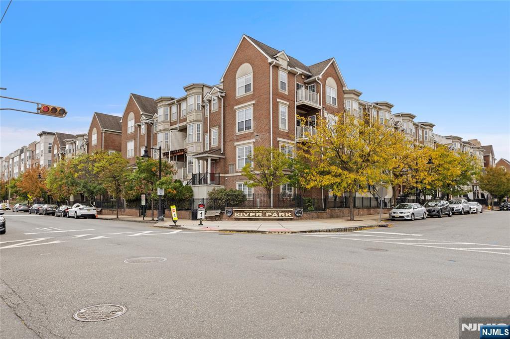 $439,000 Condo
