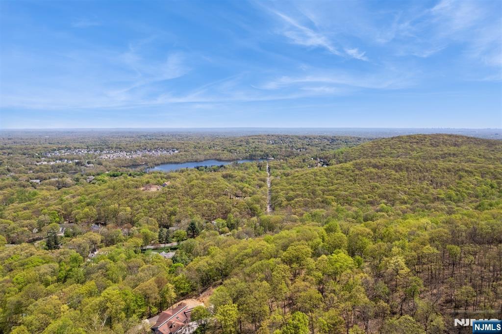 Homes for sale in Franklin Lakes, NJ | 912 Cherokee Ln, Franklin Lakes, NJ 07417 | MLS# 25036569