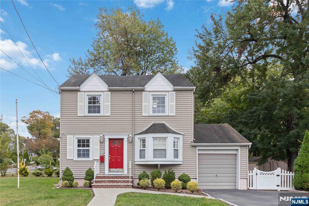 $650,000 Colonial
