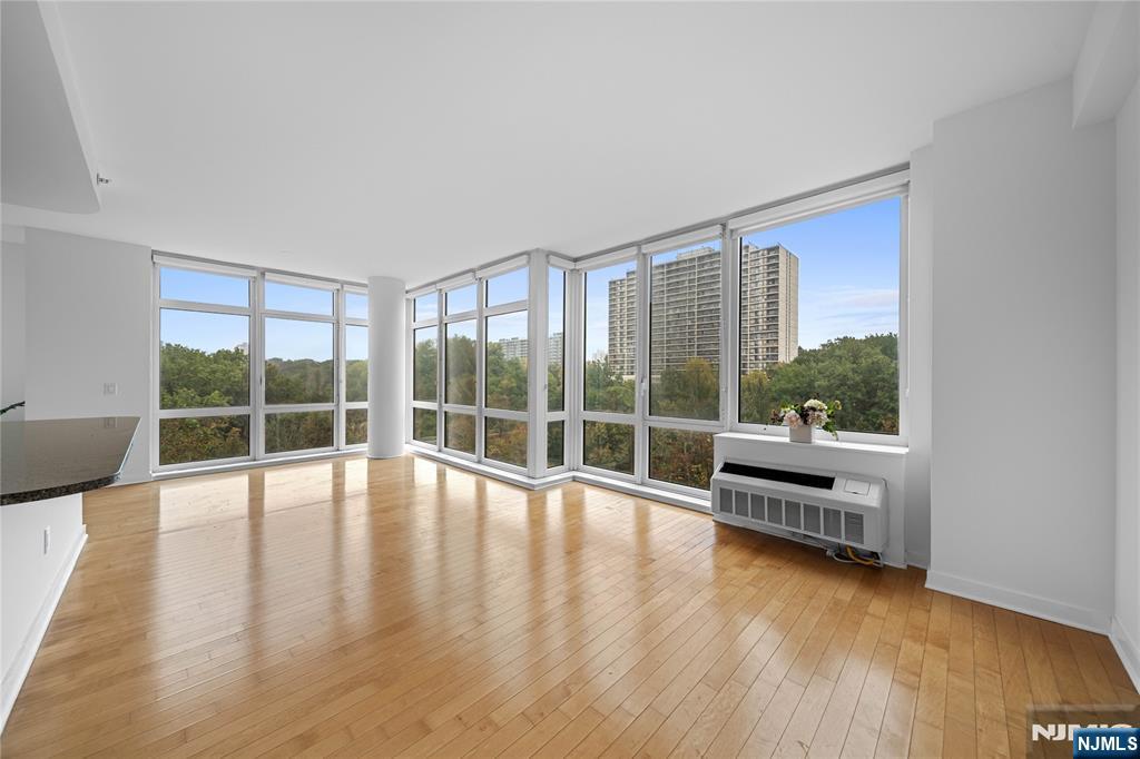 Homes for sale in Palisades Park, NJ | 800 12th St #302, Palisades Park, NJ 07650 | MLS# 25036586