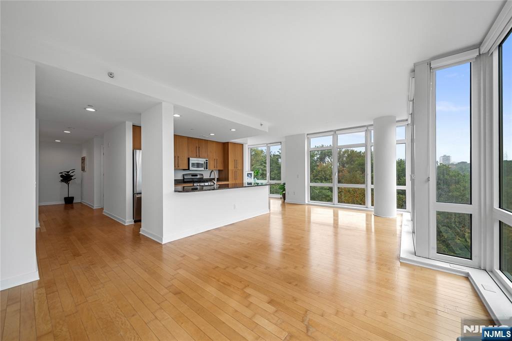 Homes for sale in Palisades Park, NJ | 800 12Th St #302, Palisades Park, NJ 07650 | MLS# 25036586