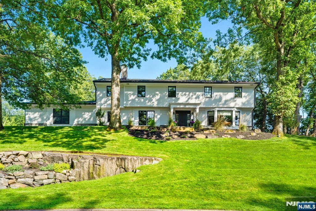 $3,190,000 Colonial