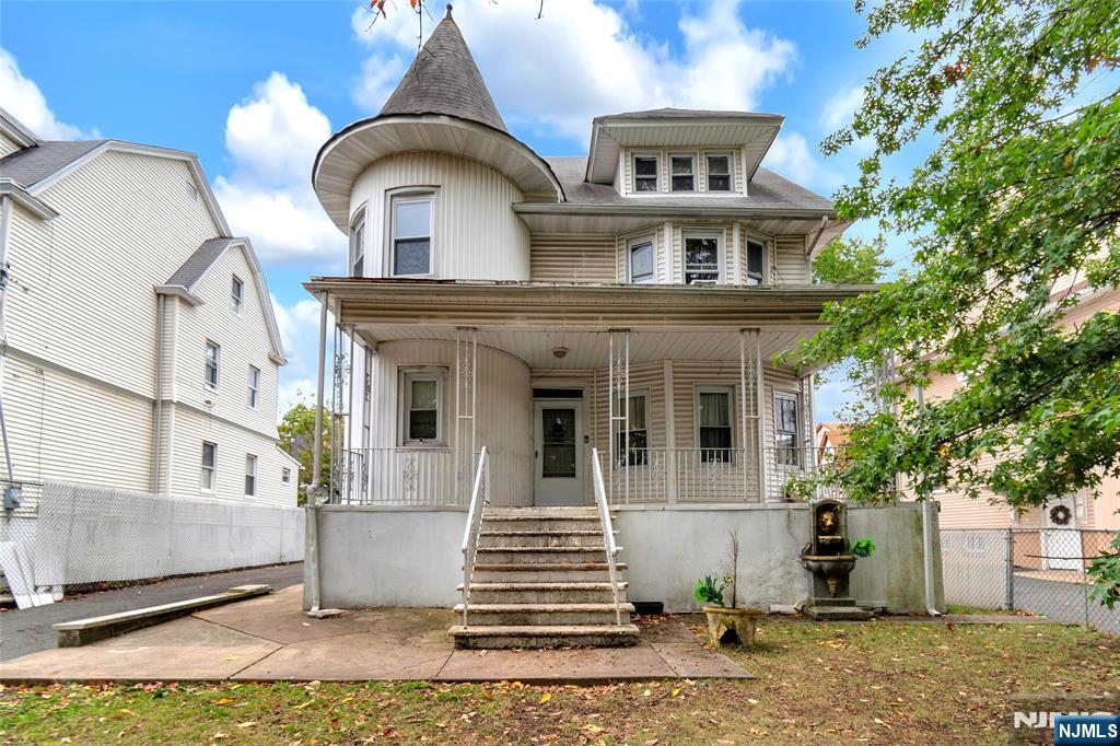 $399,000 Colonial