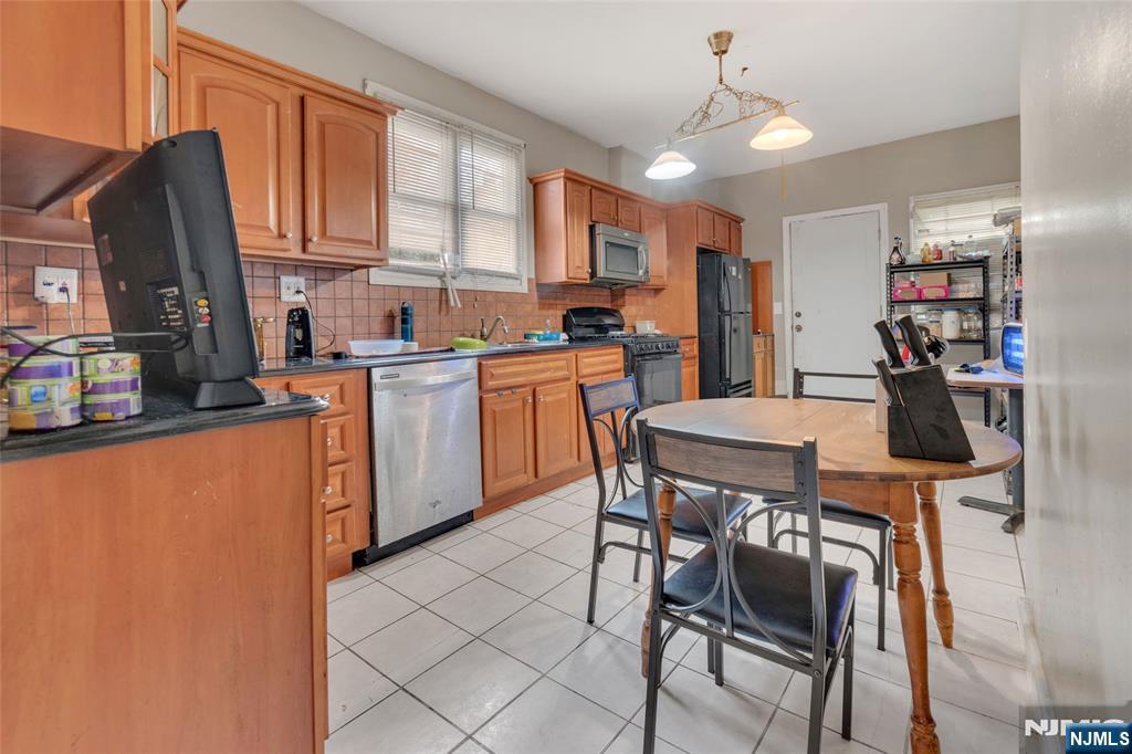 Homes for sale in Newark, NJ | 42 Nairn Pl, Newark, NJ 07108 | MLS# 25036778