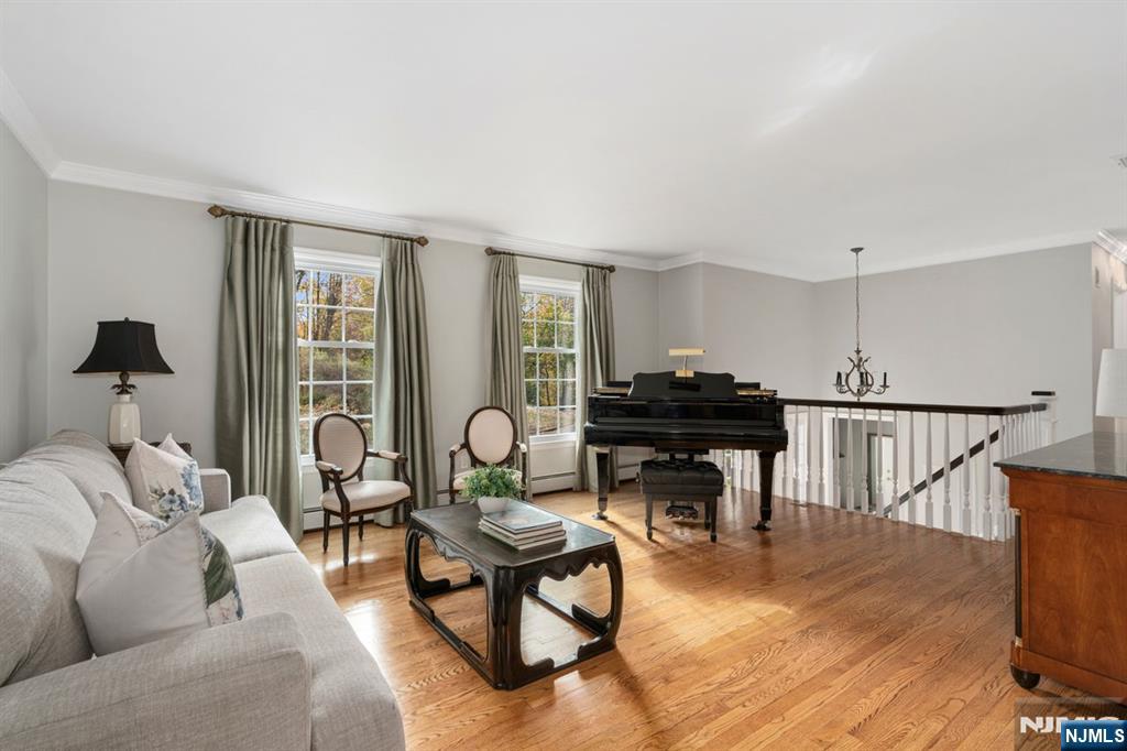 Homes for sale in Franklin Lakes, NJ | 757 Sunset Ter, Franklin Lakes, NJ 07417 | MLS# 25036819