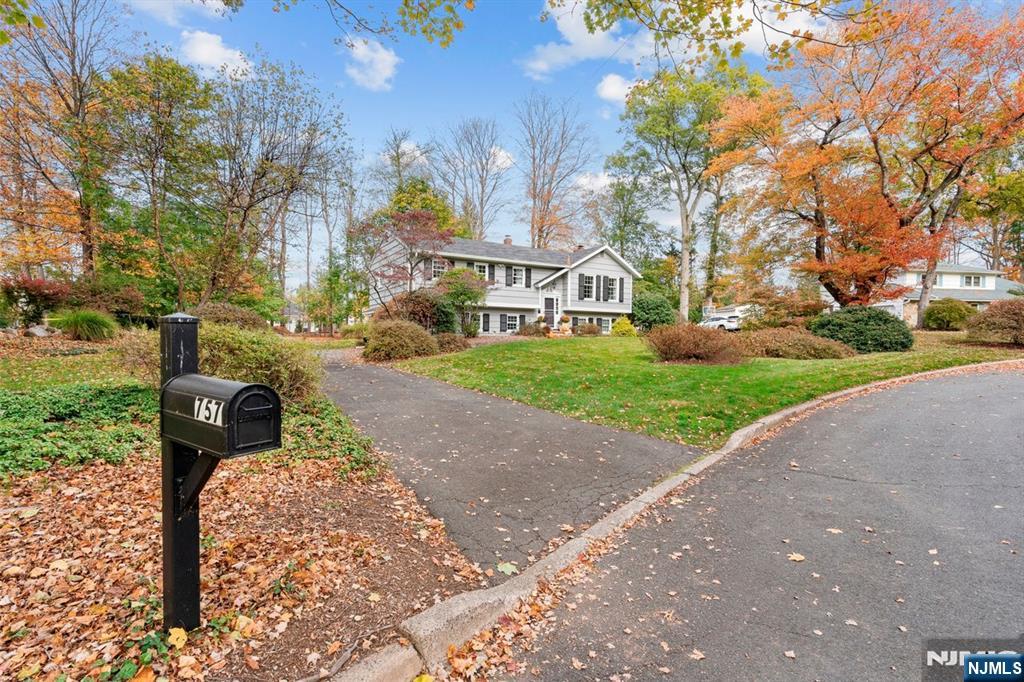 Homes for sale in Franklin Lakes, NJ | 757 Sunset Ter, Franklin Lakes, NJ 07417 | MLS# 25036819