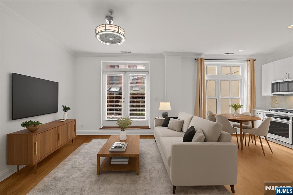 $1,135,000 Condo