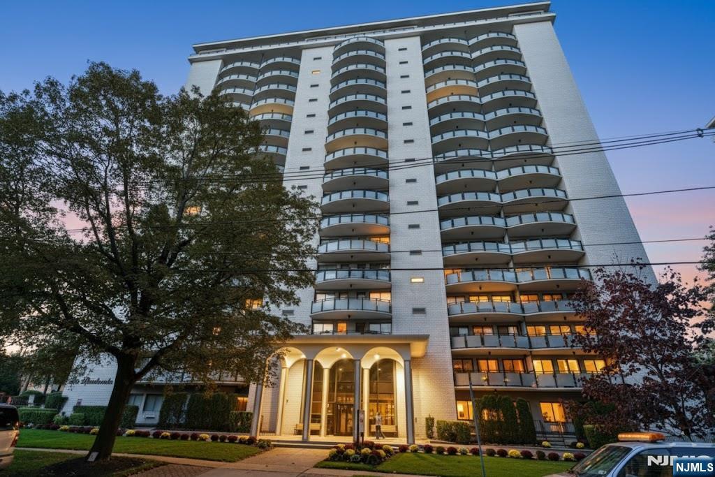 Homes for sale in Hackensack, NJ | 125 Prospect Ave #3 J, Hackensack, NJ 07601 | MLS# 25036850