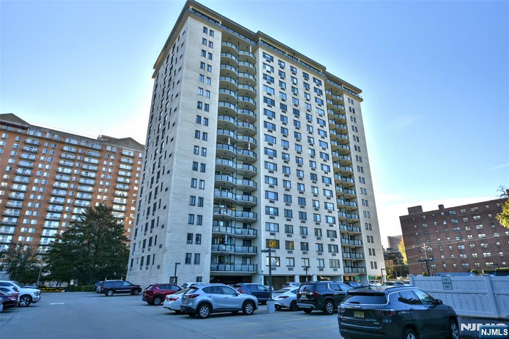 Homes for sale in Hackensack, NJ | 125 Prospect Ave #3 J, Hackensack, NJ 07601 | MLS# 25036850