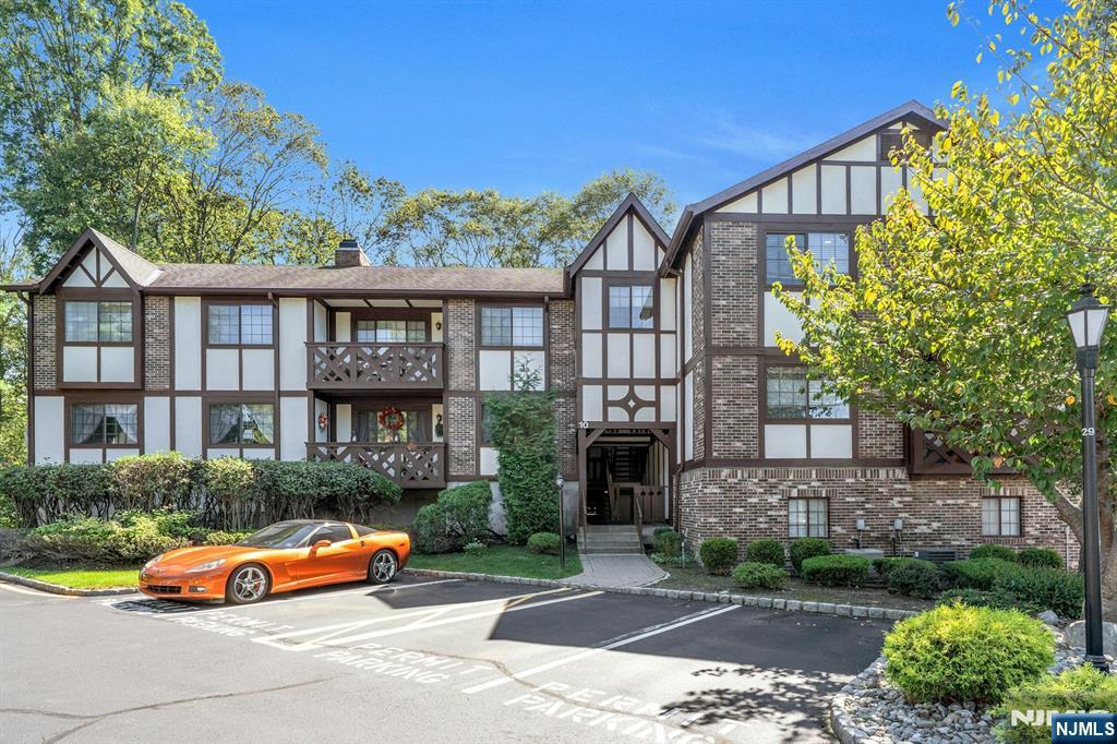 1008 Thoreau Court Mahwah NJ 07430 Pending