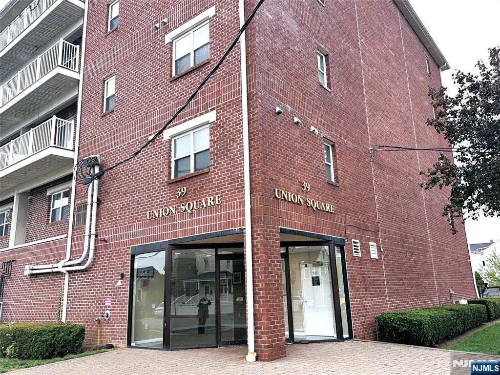 Homes for sale in Hackensack, NJ | 39 Union St #105, Hackensack, NJ 07601 | MLS# 25036922