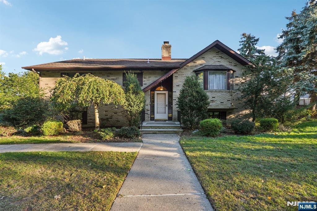 Homes for sale in Totowa, NJ | 8 Cambridge Rd, Totowa, NJ 07512 | MLS# 25036928