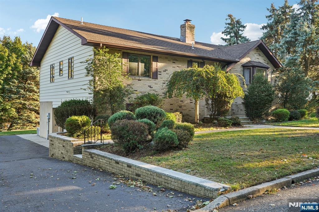 Homes for sale in Totowa, NJ | 8 Cambridge Rd, Totowa, NJ 07512 | MLS# 25036928