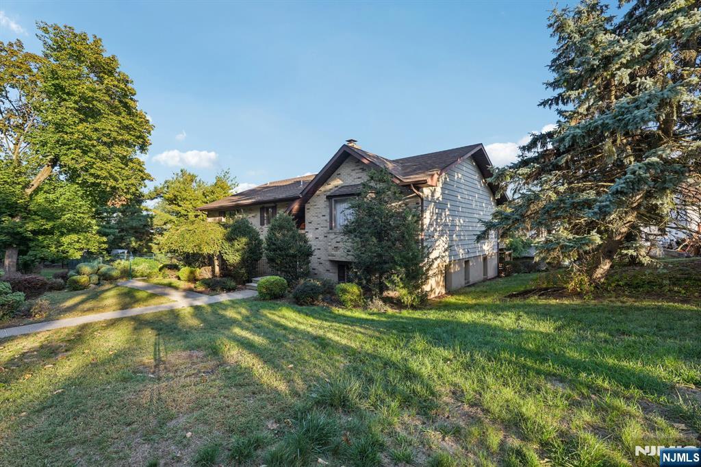 Homes for sale in Totowa, NJ | 8 Cambridge Rd, Totowa, NJ 07512 | MLS# 25036928