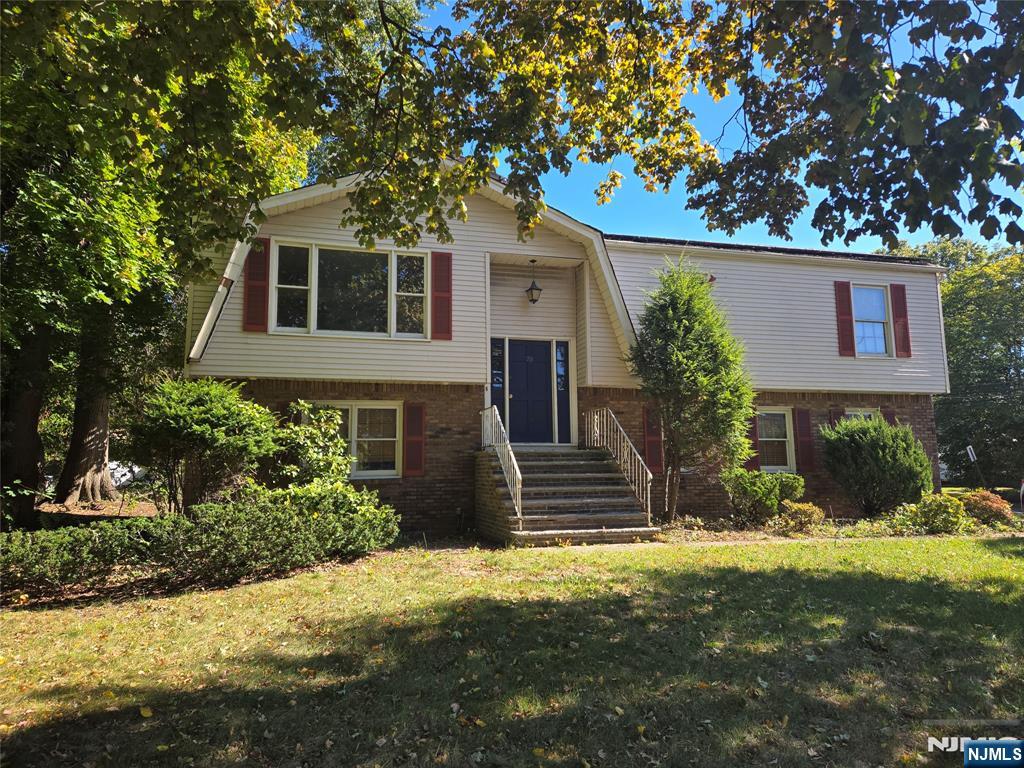 $839,000 Bi-Level