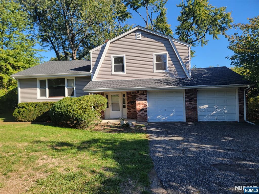 $799,999 Split Level