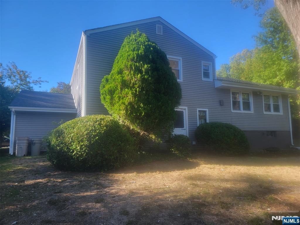 Homes for sale in Paramus, NJ | 780 Hilton Pl, Paramus, NJ 07652 | MLS# 25037079