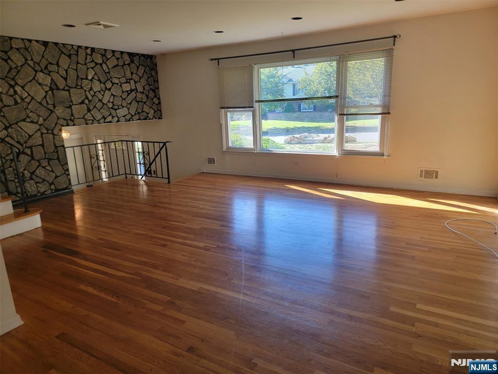 Homes for sale in Paramus, NJ | 780 Hilton Pl, Paramus, NJ 07652 | MLS# 25037079