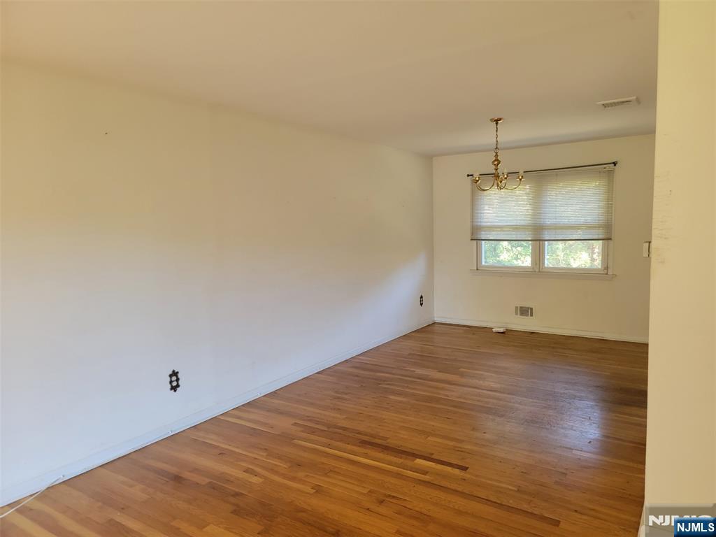 Homes for sale in Paramus, NJ | 780 Hilton Pl, Paramus, NJ 07652 | MLS# 25037079