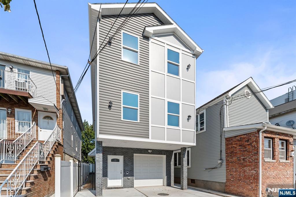 Homes for sale in Elizabeth, NJ | 225 Delaware St, Elizabeth, NJ 07206 | MLS# 25037114