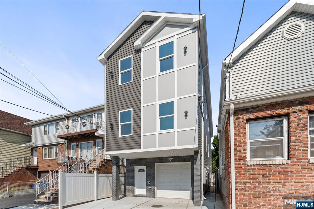 Homes for sale in Elizabeth, NJ | 225 Delaware St, Elizabeth, NJ 07206 | MLS# 25037114