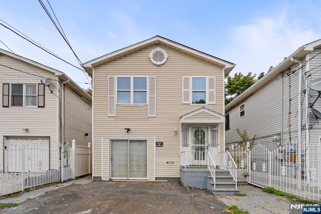$599,000 Colonial