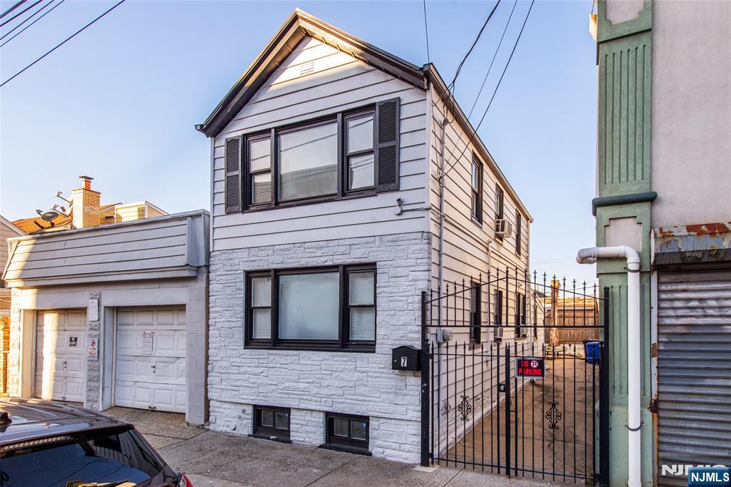 Homes for sale in Newark, NJ | 7 Calumet St, Newark, NJ 07105 | MLS# 25037141