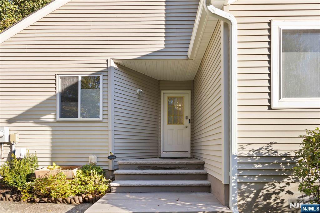 Homes for sale in Hamburg, NJ | 30 Sweetwater Ln, Hamburg, NJ 07419 | MLS# 25037145