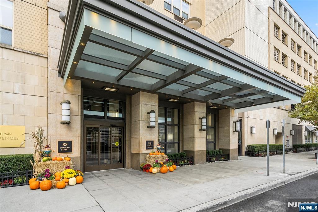 $739,999 Condo