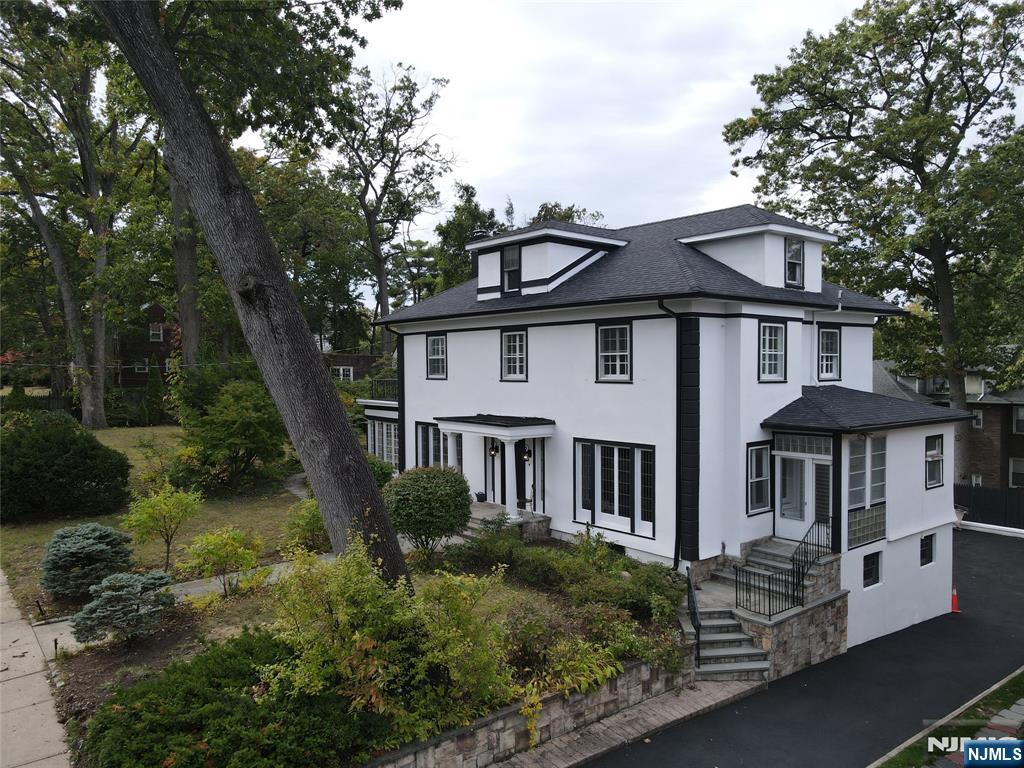 $999,999 Colonial
