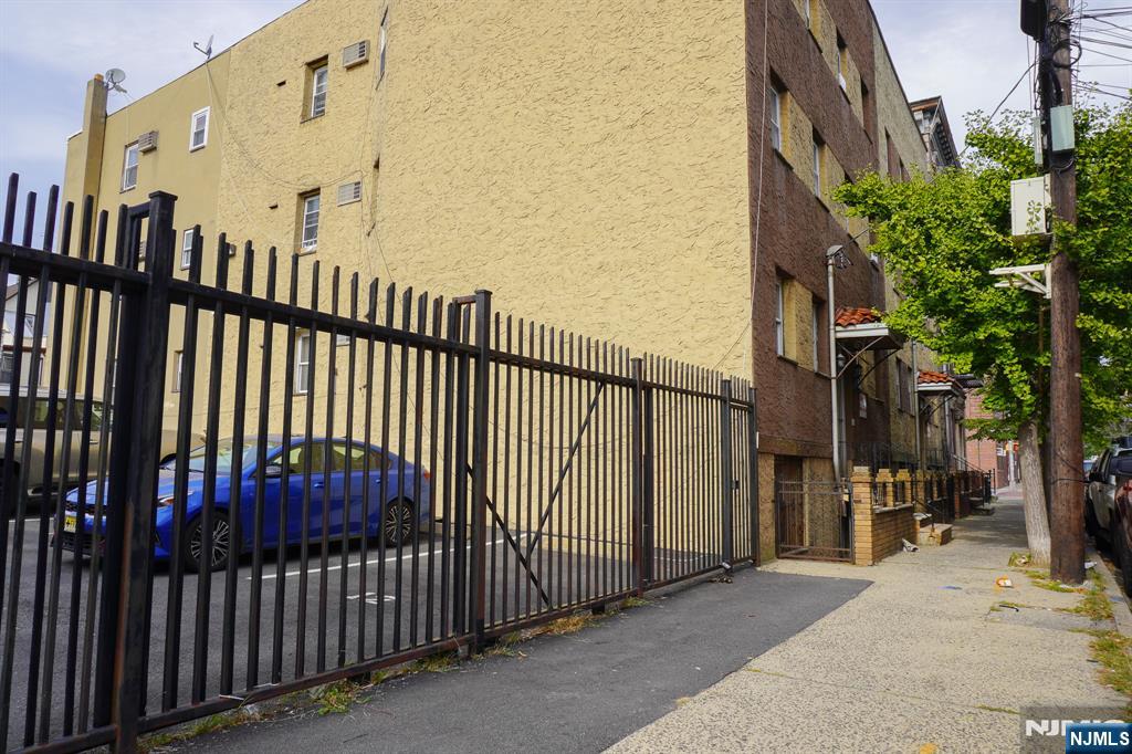 Homes for sale in Newark, NJ | 600 N 6th #B3, Newark, NJ 07107 | MLS# 25037227