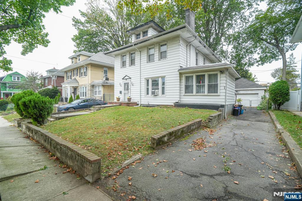 $425,000 Colonial